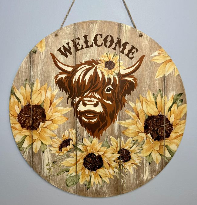 DIY Rustic Highland Cow Welcome Sign & Rustic “Howdy” Fall Porch Sign